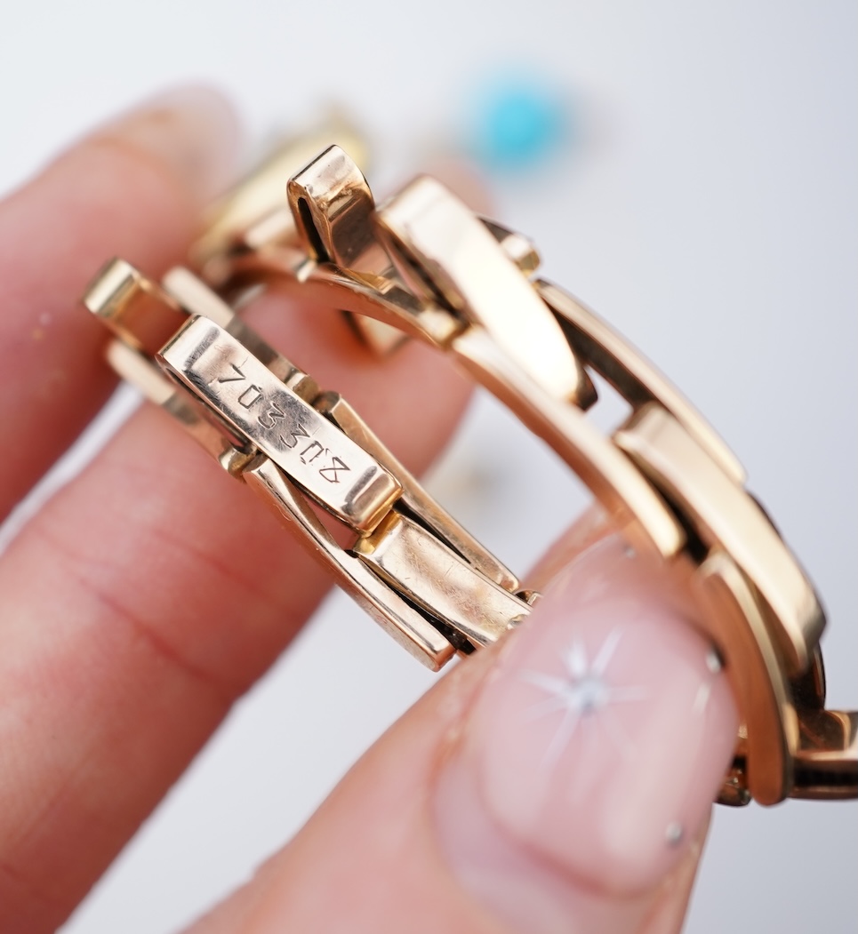 A group of jewellery and two watches